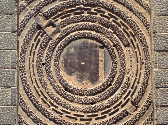 manhole barna big